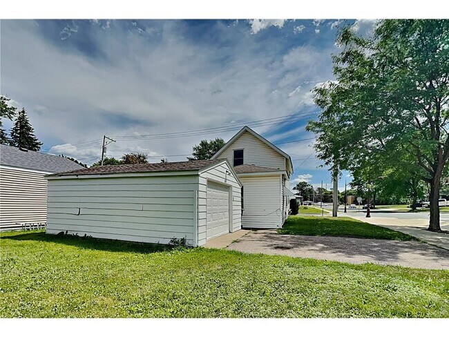 Building Photo - 4748 W 125th St