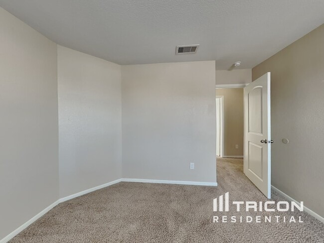 Building Photo - 900 American Monarch Dr