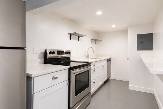 Building Photo - 740 E 800 S