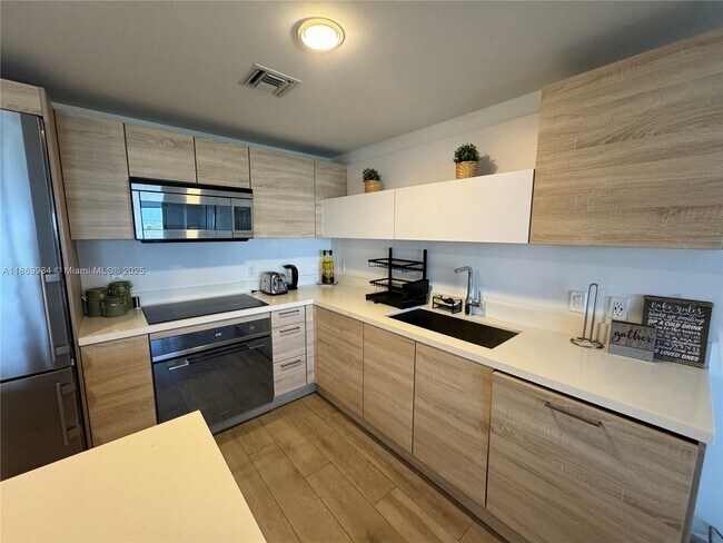 Building Photo - 16385 Biscayne Blvd