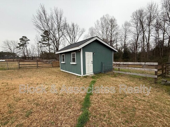 Building Photo - 285 Lennie Smith Rd
