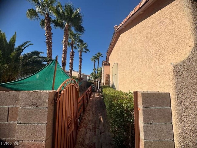 Building Photo - 1461 Tangerine Rose Dr