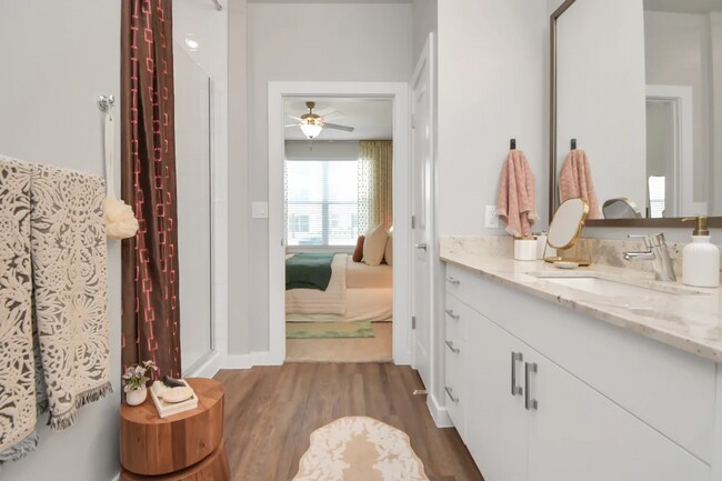 Building Photo - 2 Bed for $1,845 + 2 Months Free & $500 Lo...