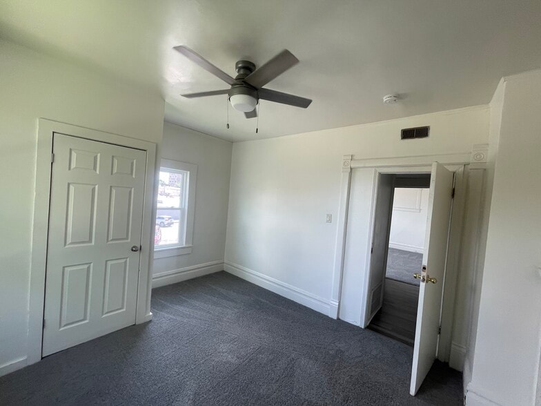 Building Photo - 1019 N Underhill St