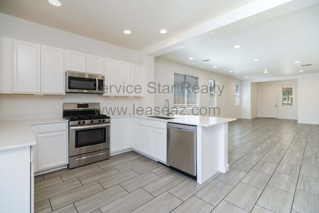 Building Photo - 9129 W Sells Dr