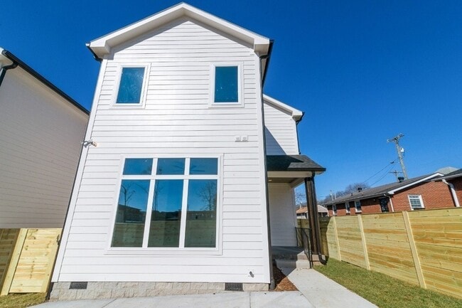 Building Photo - 1009 Garfield St