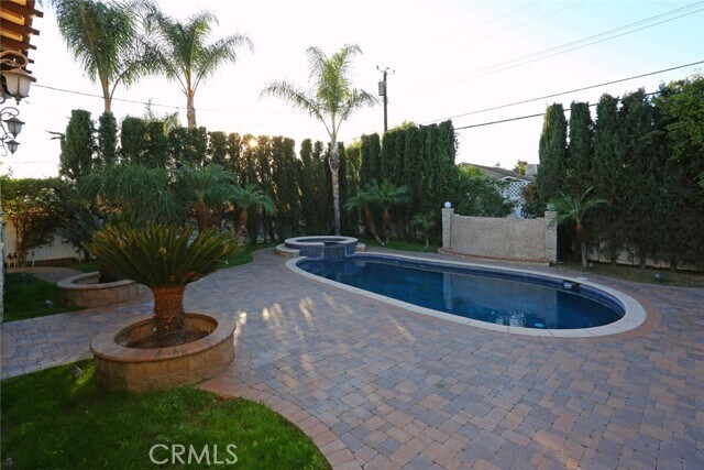 Building Photo - 831 E Orange Grove Ave