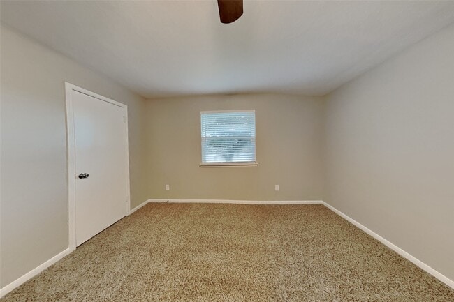 Building Photo - 21338 Wildcroft Dr