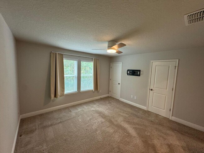 Building Photo - Beautifully maintained 3-bedroom, 2.5-bath townhome