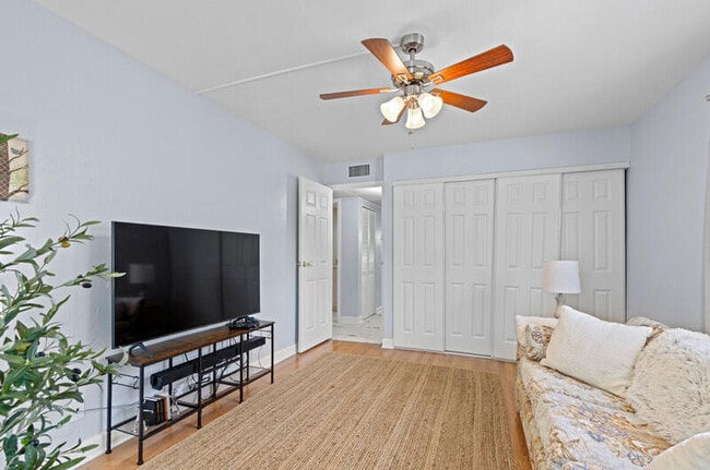 Building Photo - 212 Tuscany D