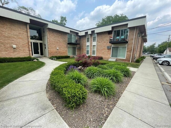 Building Photo - 4200 S Rochester Rd