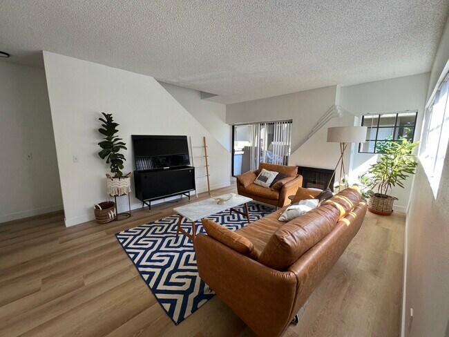 Building Photo - 2584 S Centinela Ave