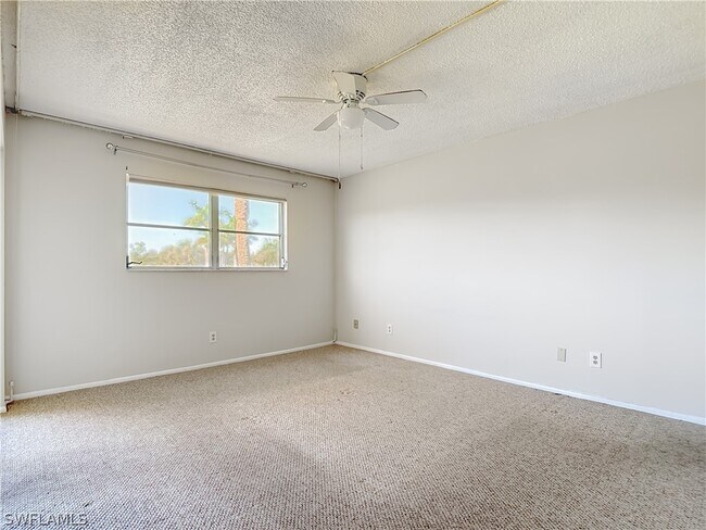 Building Photo - 5635 Rattlesnake Hammock Rd