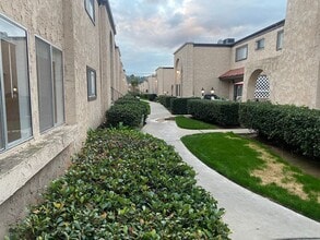Building Photo - 2 Bedroom Townhouse in El Cajon