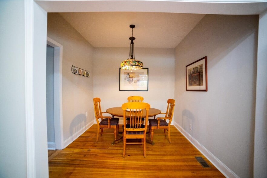 Building Photo - 801 E Marion St