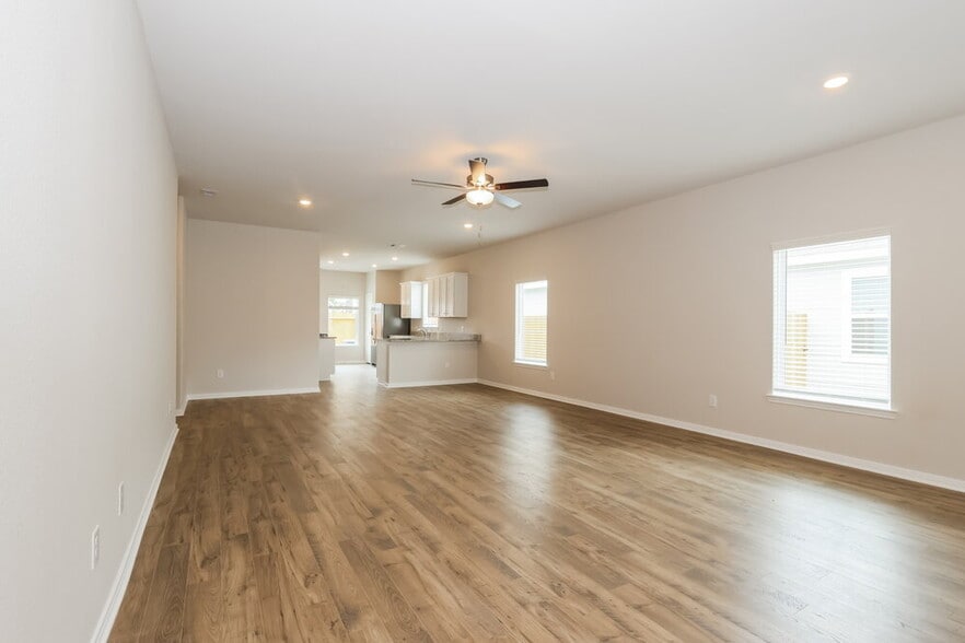 Building Photo - 15667 Plum Brk Dr