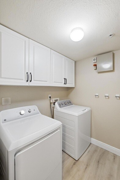 Building Photo - 6559 Emerald Dunes Dr