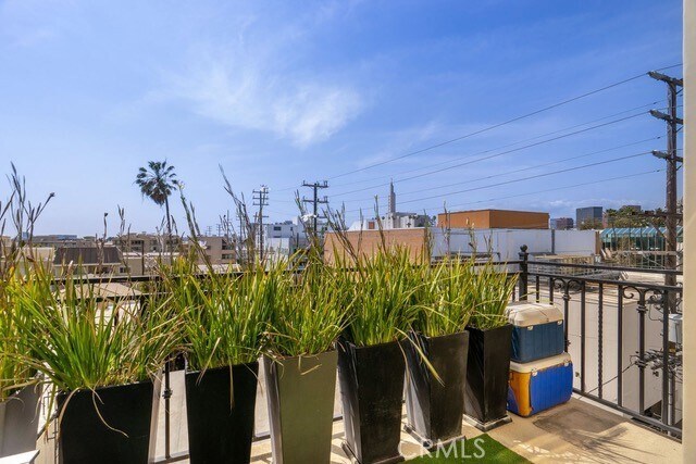 Building Photo - 1817 Prosser Ave