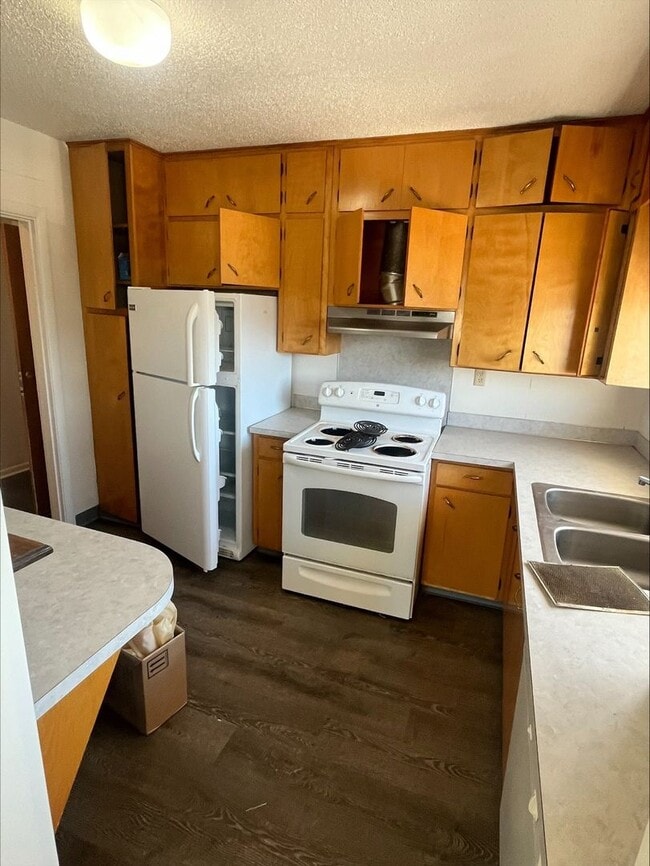 Building Photo - Charming apartment in a quiet complex