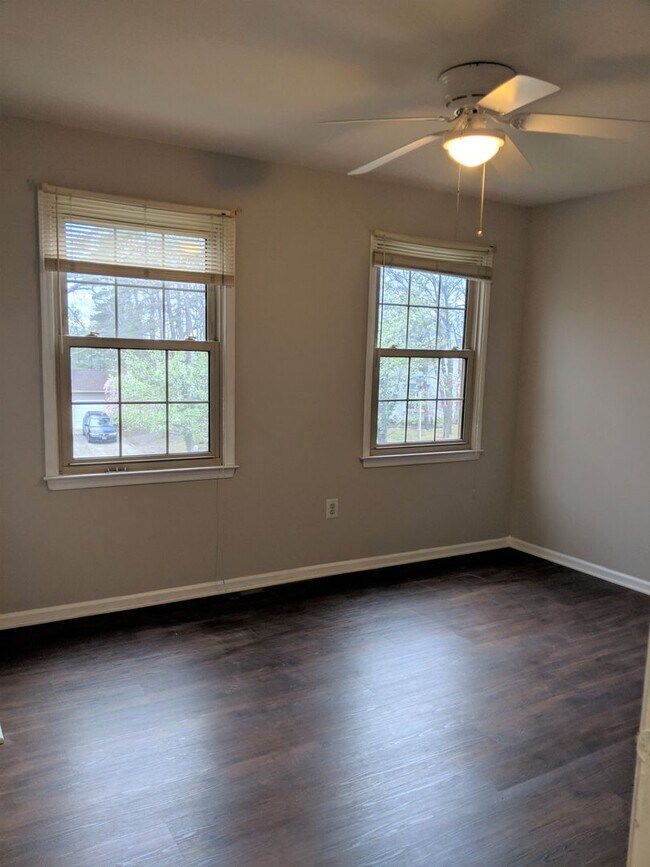 Building Photo - Spacious Single Family for Rent