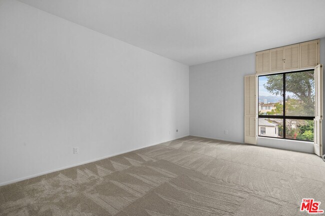 Building Photo - 1167 S Roxbury Dr