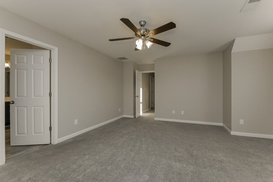 Building Photo - 100 Fairview Dr