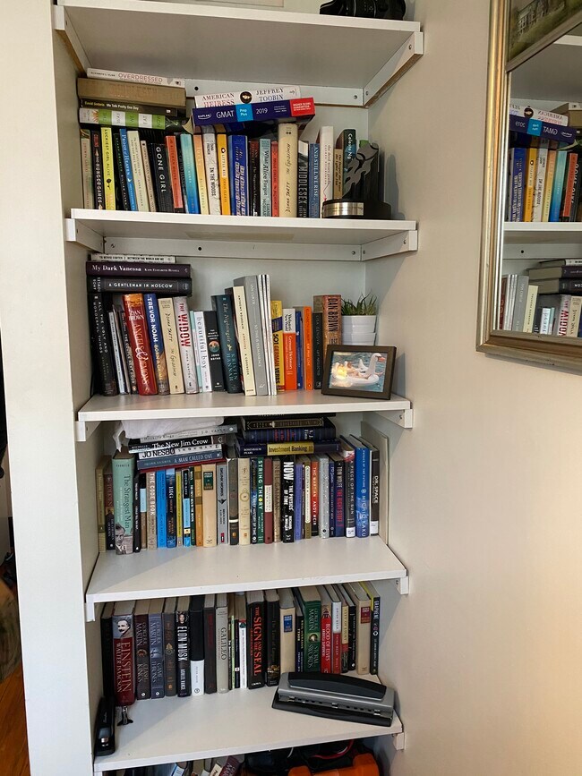 2nd floor bedroom built in shelves - 2208 Panama St