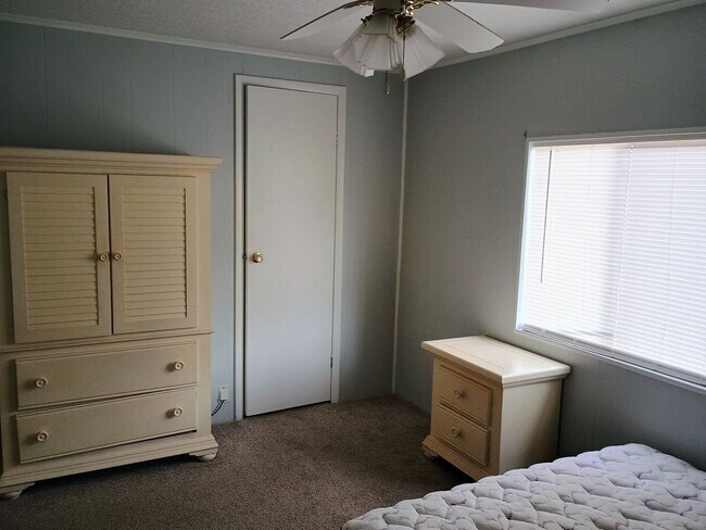 Building Photo - 2 Bedroom 2 bathroom