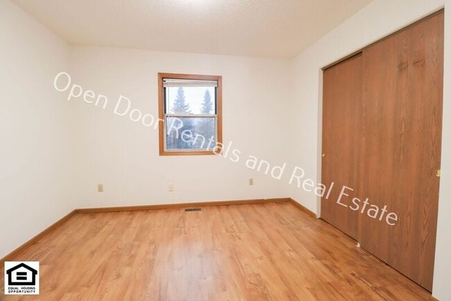 Building Photo - 5215 Vermont Ln