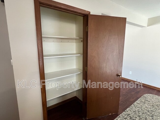 Building Photo - 6650 Holcomb Cir