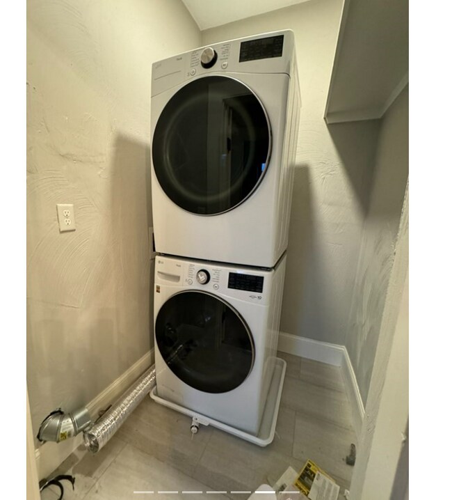 Building Photo - 181 Highland St