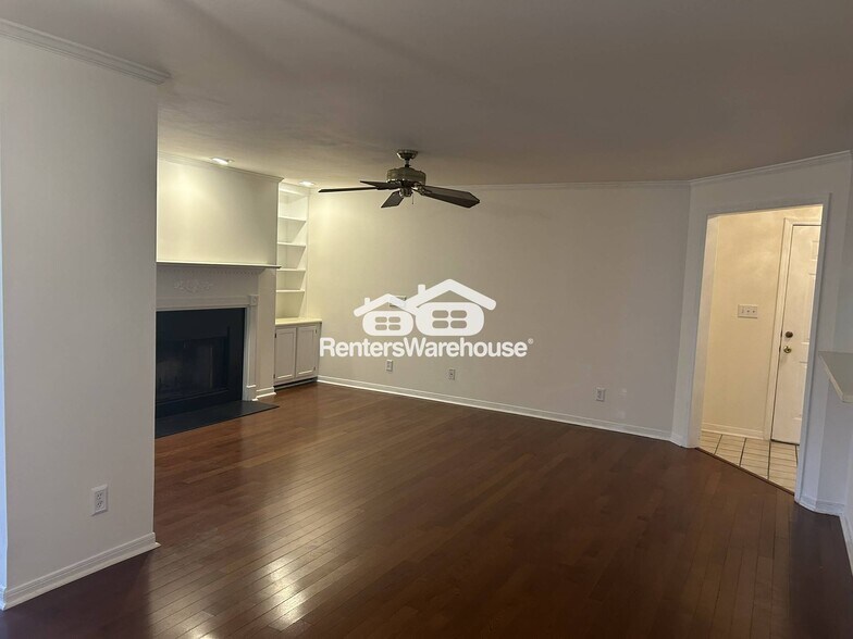 Building Photo - 1303 Gables Dr