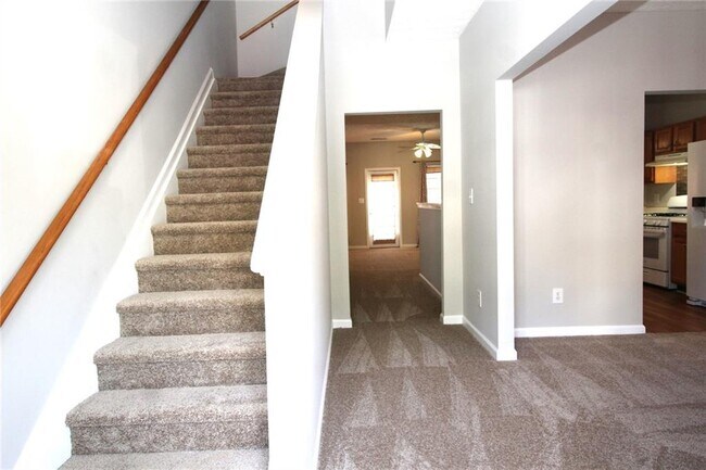 Building Photo - 948 Tree Creek Blvd