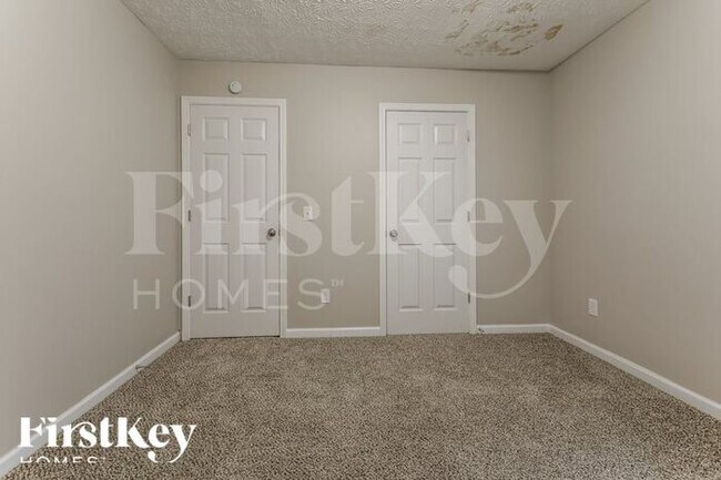 Building Photo - 650 Castlebrooke Dr SE