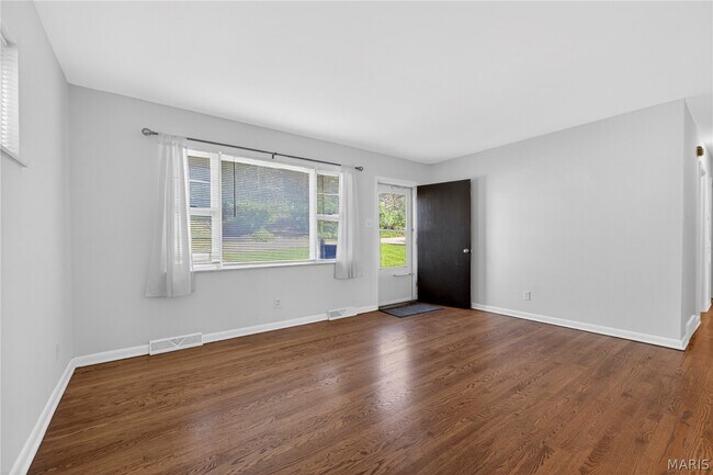 Building Photo - 21 Fern Ridge Ave