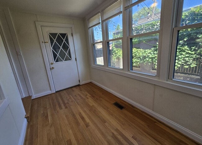 Building Photo - 4341 N Francisco Ave