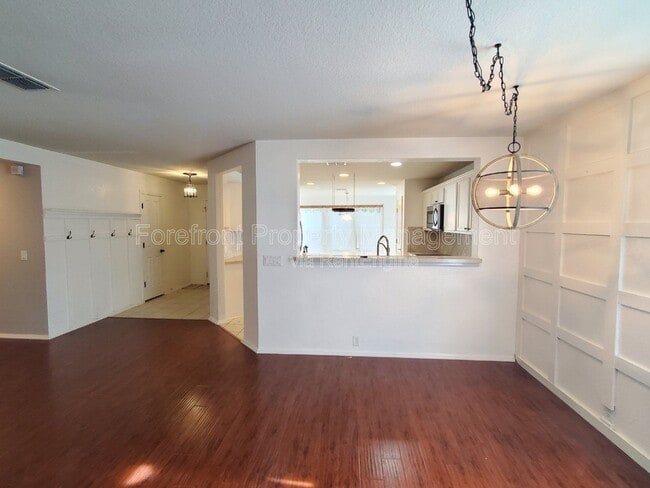 Building Photo - 555 Planters Pass