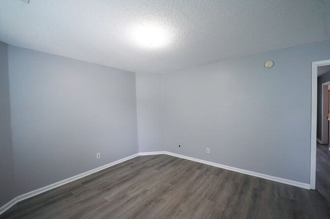 Building Photo - 8 Willow Lakes Dr