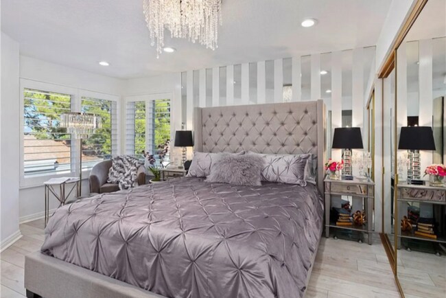 Building Photo - Stunning Furnished 2-bedroom Newport Beach condo Near the Ocean Today!