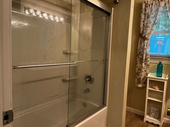 Building Photo - Furnished 2 Bedroom in Riverbend