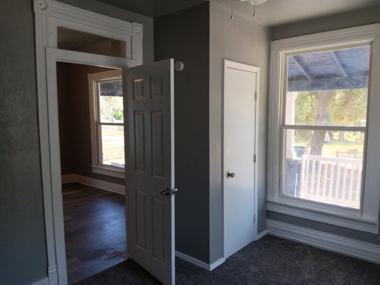 Building Photo - 608 E Perkins Ave