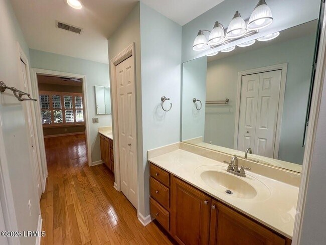 Building Photo - 1305 Rowland Dr