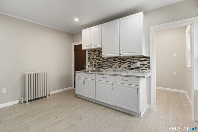 Building Photo - 30-32-32 Fenwick St