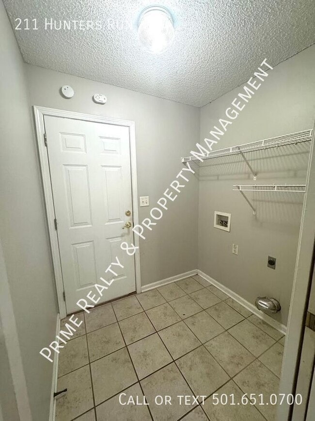 Building Photo - 211 Hunters Run