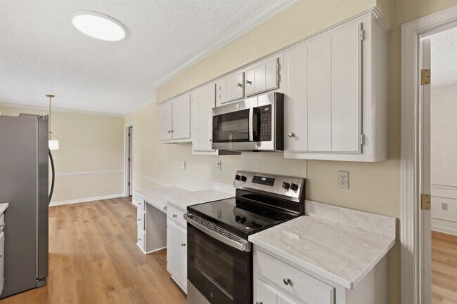 Building Photo - 8604 Sandpoint Dr