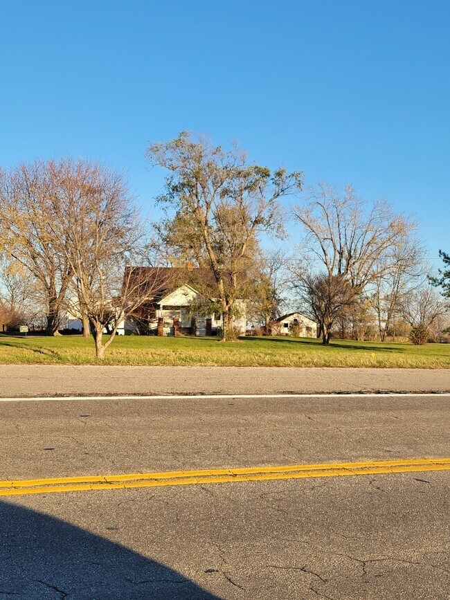 Building Photo - 622 S E Orchid Ln