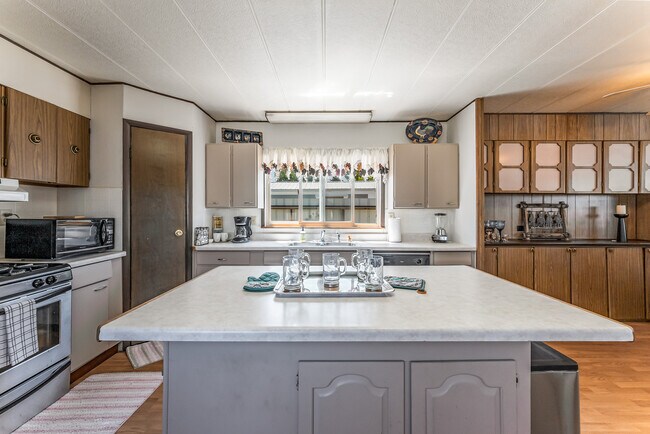 Building Photo - 503 2nd Ave W