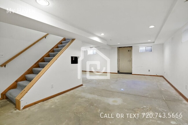 Building Photo - 10815 W Alamo Pl