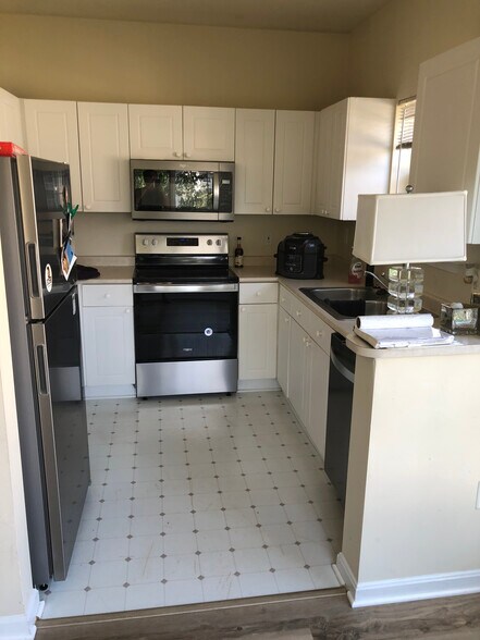 Building Photo - 4561 Strutfield Ln