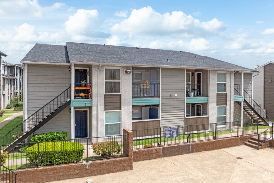 Building Photo - Victoria Park